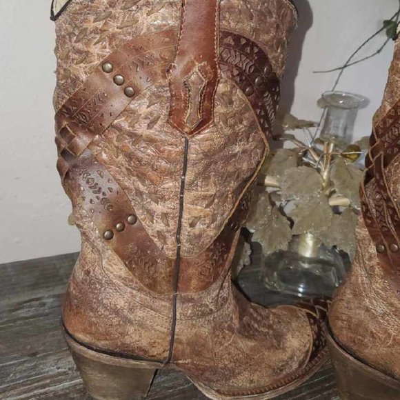 Corral Distressed Leather Heeled Boots - Picture 2 of 16